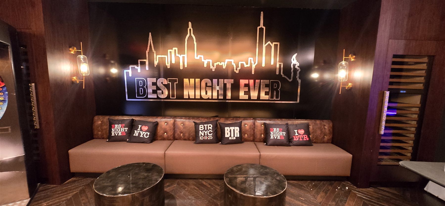 NYC skyline lounge backdrop by Adicora