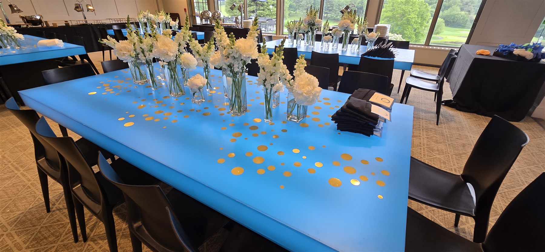 Custom-printed table wrap by Adicora